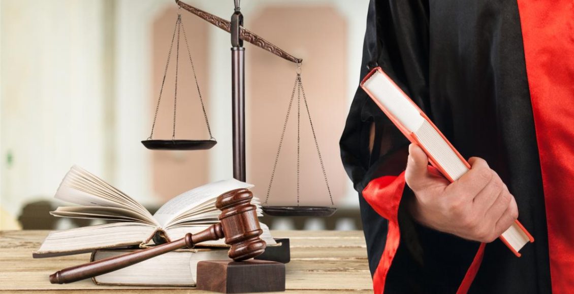 محامي متخصص في قضايا التمويل